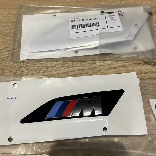 Шильдик на крыло BMW G07 LCI X7