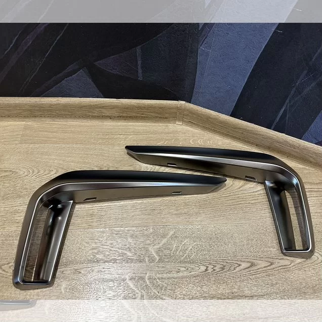 Декоративные вставки (клыки) bmw g30 550 дорест