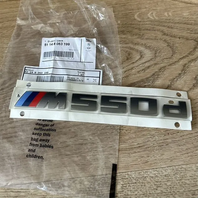 Эмблема BMW G30 G31 M550d Cerium grey
