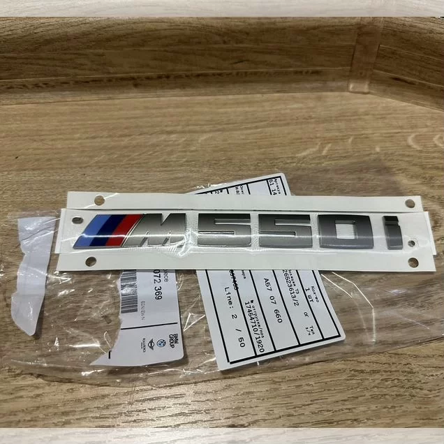 Надпись BMW G30 M550i