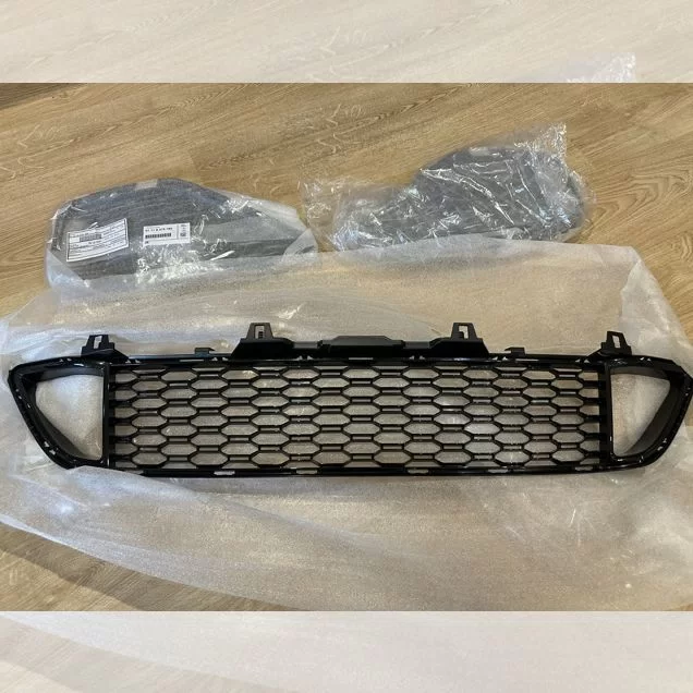 Средняя решетка переднего бампера BMW G14 G15 G16